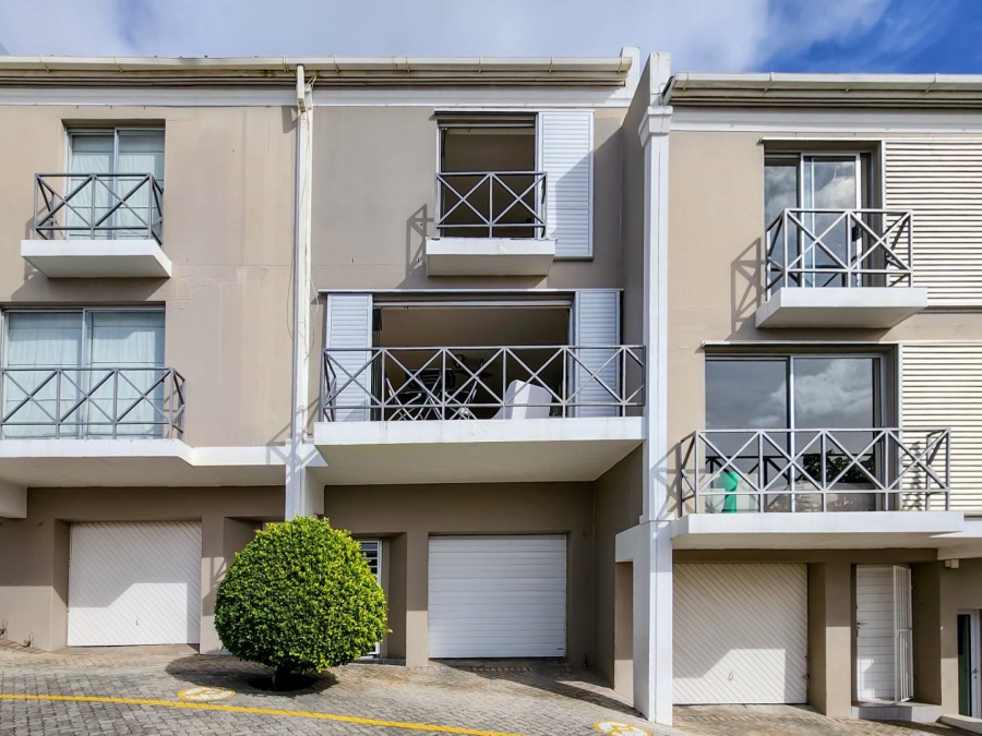 To Let 2 Bedroom Property for Rent in Green Point Western Cape